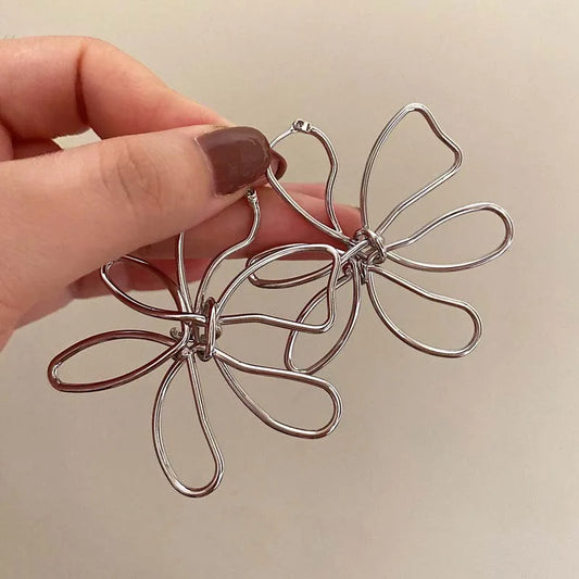 Vintage Metal Line Flower Stud Earrings - Minimalist Gold Hollow