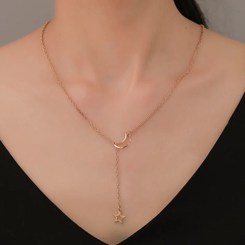 Simple Moon Star Choker - Gold Alloy Charm Collares